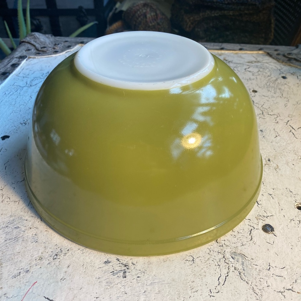Pyrex 403 Verde 2.5 Quart Mixing Bowl